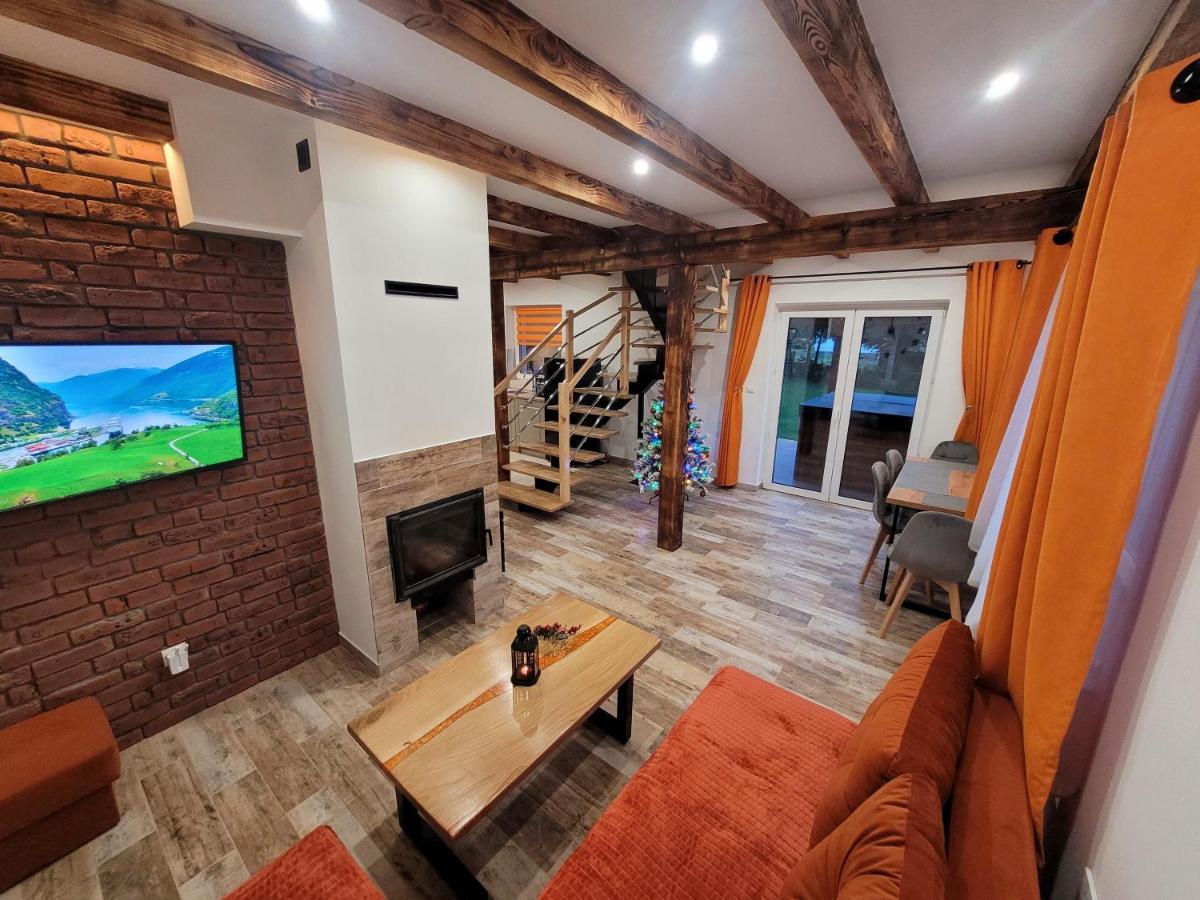Urocza Kryjowka Ze Spa Lesko Exterior foto
