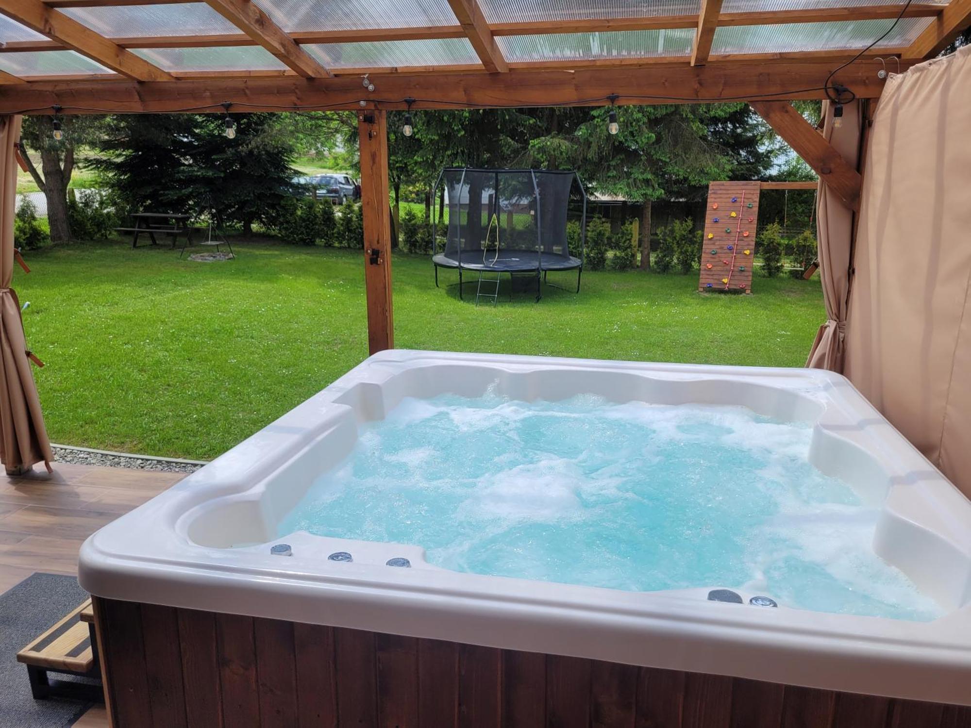 Urocza Kryjowka Ze Spa Lesko Exterior foto