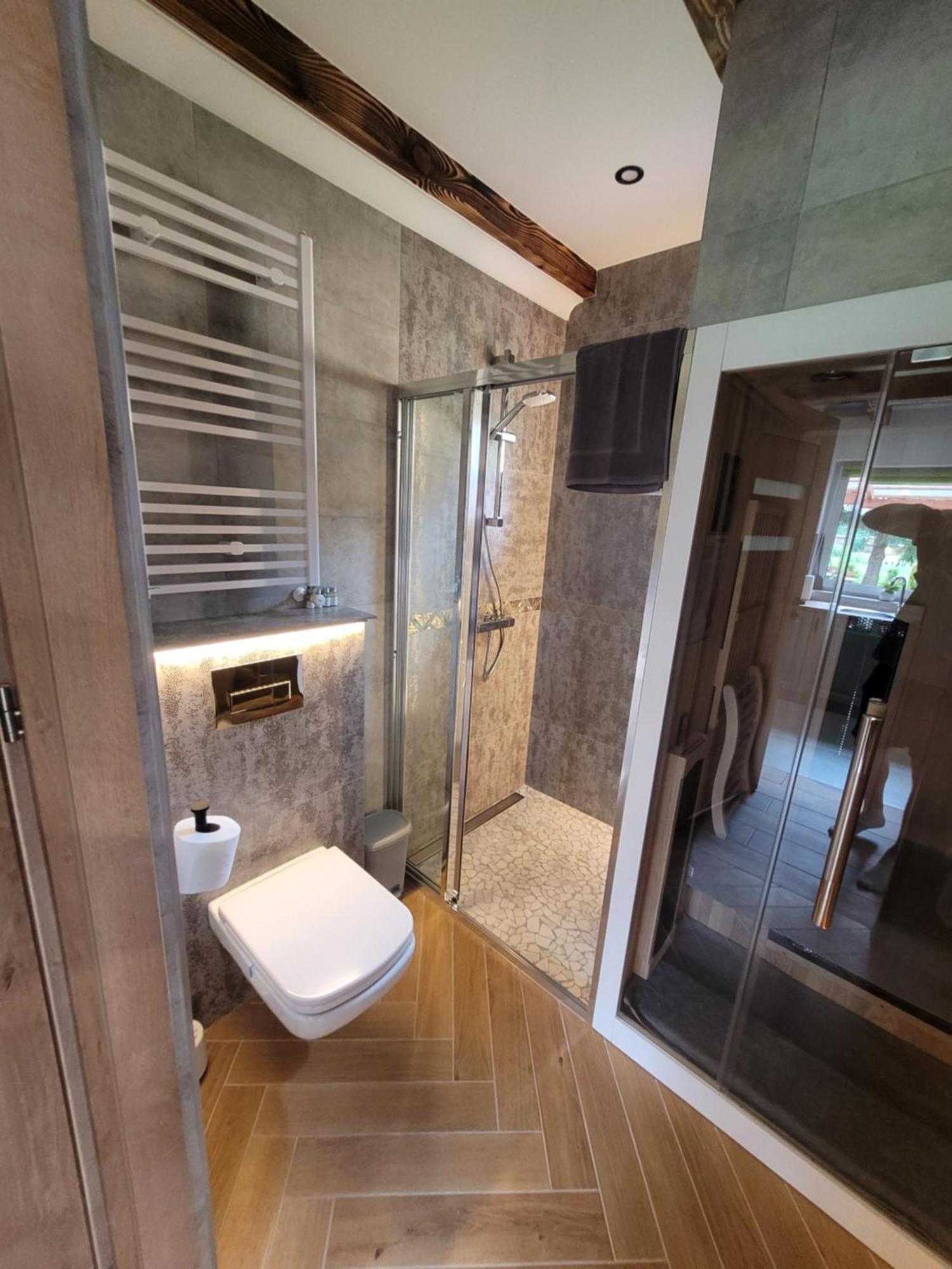Urocza Kryjowka Ze Spa Lesko Exterior foto